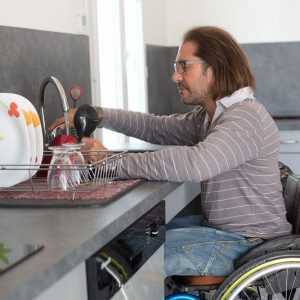 evier de cuisine accessible aux fauteuils roulant